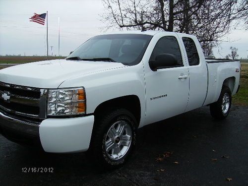 2010 chevrolet silverado ext-cab 4x4  loaded