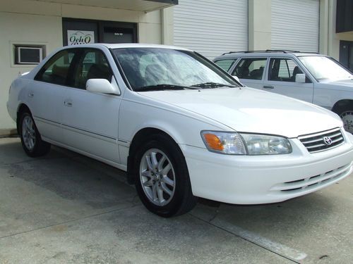 2001 Toyota Camry XLE Sedan 4-Door 3.0L, image 2