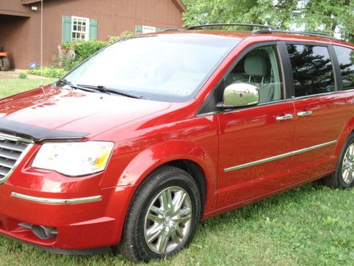 2008 chrysler town and country limited van