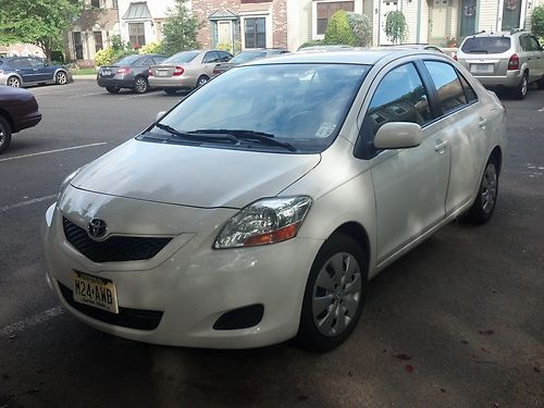 2009 toyota yaris 4dr sdn automatic economy very clean in and out