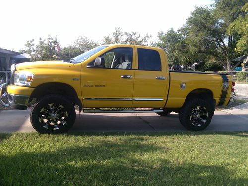 2007 dodge ram 1500 slt full size quad cab pickup 4-door 5.7l