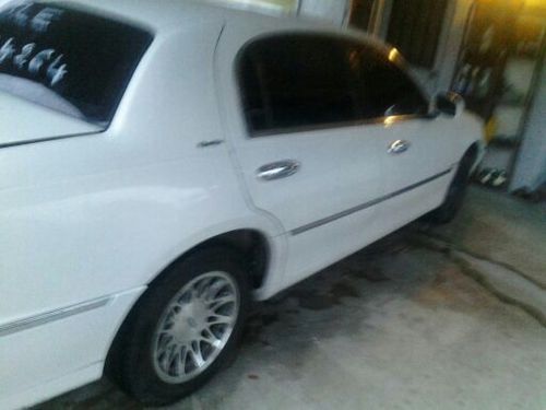 Lincoln town car signature series white 2000, US $2,300.00, image 2