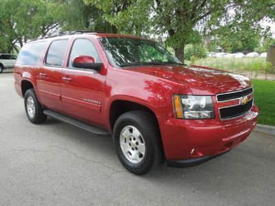 '13 suburban, factory dual dvd, sunroof, heated leather, v8 5.3l, power liftgate