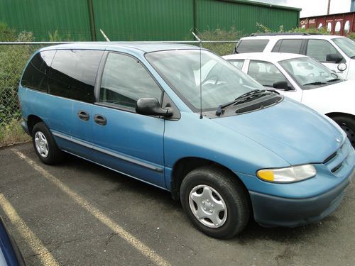 1997 dodge caravan base minivan- 5 passenger