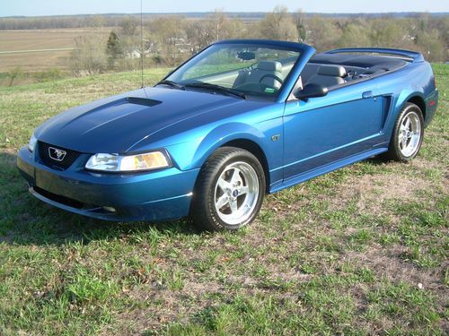 2000 mustang gt conv dark blue/white top 5 speed all original w 18,200 miles