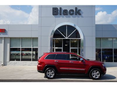 3.6l, 4x2, low miles, nav, sunroof, heated leather seats, remote start,