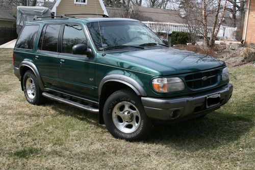 Ford explorer 2000, one family owner, no reserve