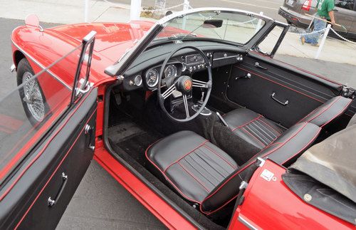 Fantastic cosmetically restored 1964 MGB roadster drives great, California car, image 9