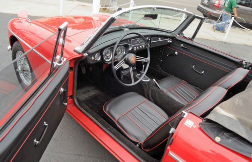 Fantastic cosmetically restored 1964 MGB roadster drives great, California car, image 11