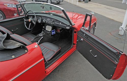 Fantastic cosmetically restored 1964 MGB roadster drives great, California car, image 12