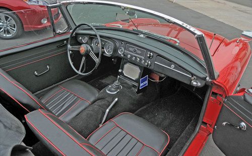Fantastic cosmetically restored 1964 MGB roadster drives great, California car, image 17
