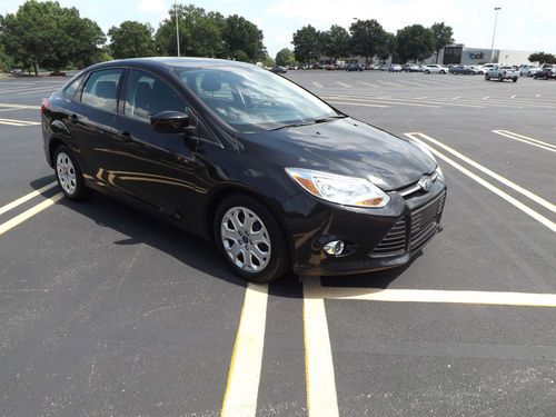 2012 ford focus se sedan 4-door 2.0l