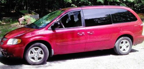 2006 dodge caravan sxt handicap accessible/with chair  excellent condition.