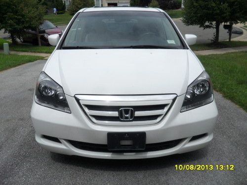 2006 honda odyssey white color 39450k miles leather clean in excellent condition