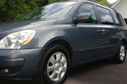 2007 hyundai entourage limited; great condition; loaded with options. make offer