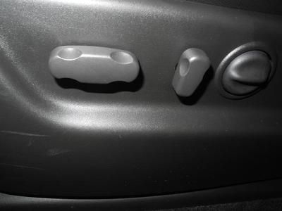 SLT Certified SUV 5.3L CD Backup Camera 3rdRow Heated Leather Seats Pwr Liftgate, image 11