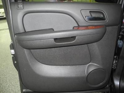 SLT Certified SUV 5.3L CD Backup Camera 3rdRow Heated Leather Seats Pwr Liftgate, image 28