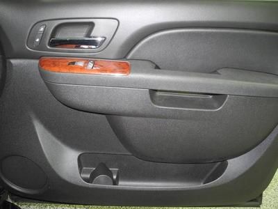 SLT Certified SUV 5.3L CD Backup Camera 3rdRow Heated Leather Seats Pwr Liftgate, image 38