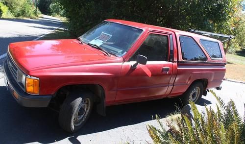 1988 toyota pickup standard cab  2-door 2.4l   low mileage !   hilux