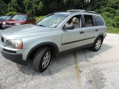 2005 volvo xc 90, one owner, runs fine, clean carfax, rear dvd,