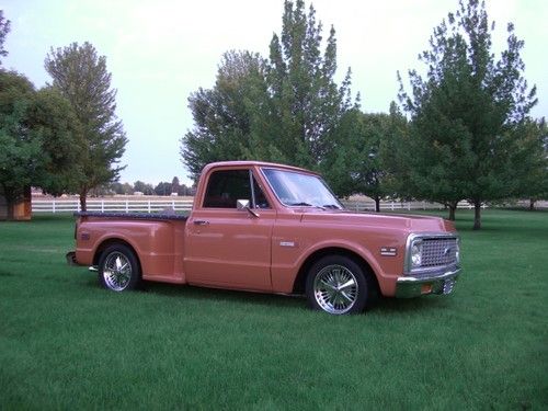 1972 chevy truck c-10  show truck  402 big block a/c cab...beautiful