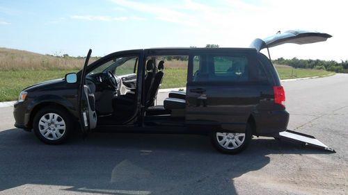 2014 dodge grand caravan se wheelchair/handicap rear entry ramp van