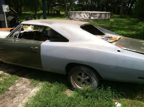 1969 dodge charger base 7.2l (project car)