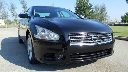 2012 nissan maxima. only has 15k miles. sunroof. rims. spoiler. free shipping