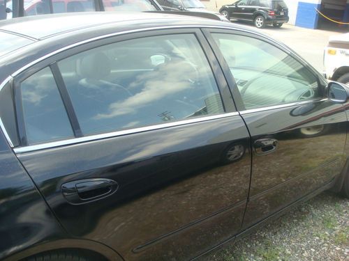 Nissan 2002 Altima Black 4 Door S, image 3