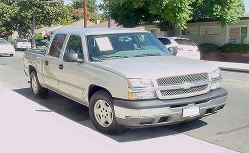 Clean low mileage 2005 chevrolet silverado crew cab pickup