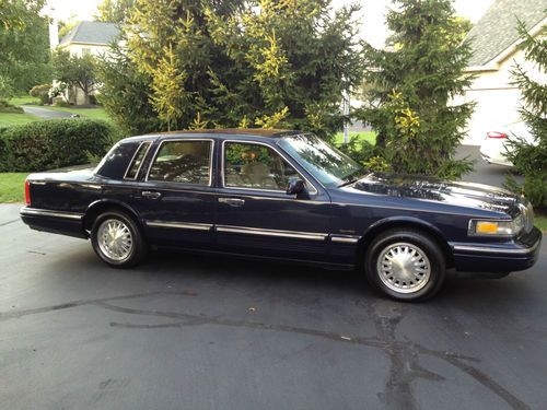 1997 lincoln town car signature sedan 4-door 4.6l