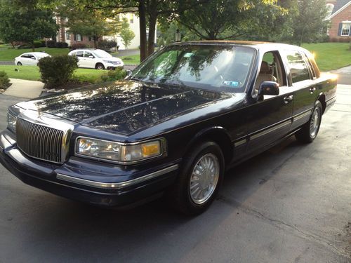 1997 Lincoln Town Car Signature Sedan 4-Door 4.6L, US $3,250.00, image 2