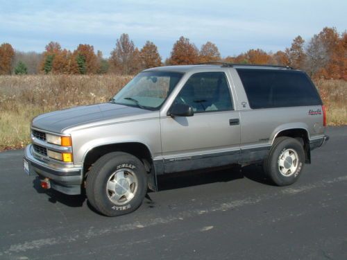 1999 chevy tahoe ls 4x4 rare 2 door 164,000 miles 5.7 vortec motor body man spec