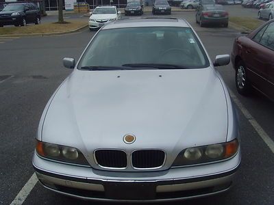 Leather 6 cyl pw pl cd player sunroof sport tires must see to appreciate