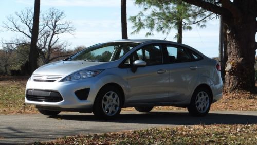 11~2011~ford~fiesta~4~door~sedan