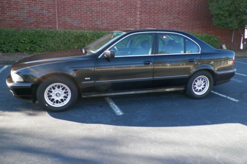 BMW 528i LOCAL TRADE SUNROOF BLACK ON BLACK HEATED LEATHER SEATS NO RESERVE, image 4