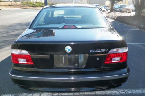 BMW 528i LOCAL TRADE SUNROOF BLACK ON BLACK HEATED LEATHER SEATS NO RESERVE, image 6