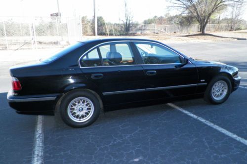 BMW 528i LOCAL TRADE SUNROOF BLACK ON BLACK HEATED LEATHER SEATS NO RESERVE, image 8
