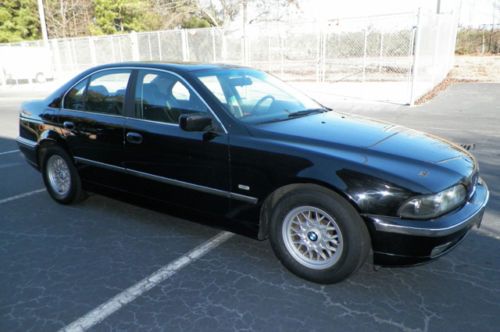 BMW 528i LOCAL TRADE SUNROOF BLACK ON BLACK HEATED LEATHER SEATS NO RESERVE, image 10