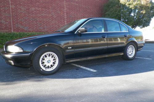 BMW 528i LOCAL TRADE SUNROOF BLACK ON BLACK HEATED LEATHER SEATS NO RESERVE, image 21