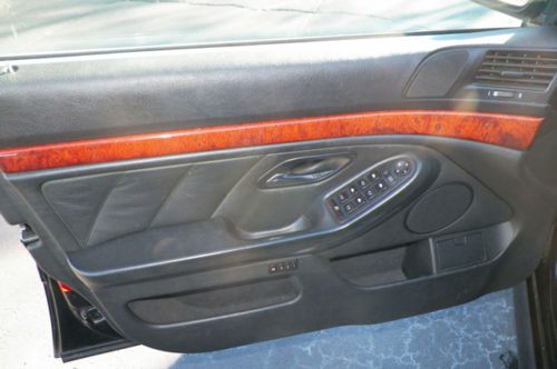 BMW 528i LOCAL TRADE SUNROOF BLACK ON BLACK HEATED LEATHER SEATS NO RESERVE, image 33