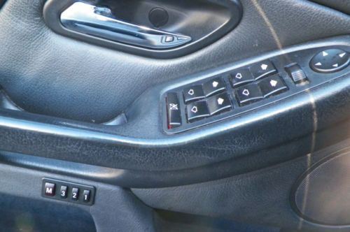 BMW 528i LOCAL TRADE SUNROOF BLACK ON BLACK HEATED LEATHER SEATS NO RESERVE, image 34