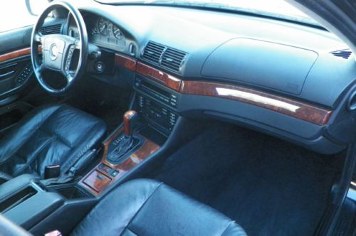 BMW 528i LOCAL TRADE SUNROOF BLACK ON BLACK HEATED LEATHER SEATS NO RESERVE, image 50
