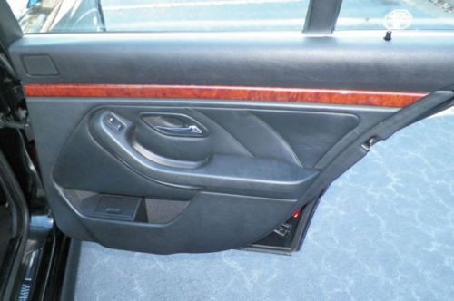 BMW 528i LOCAL TRADE SUNROOF BLACK ON BLACK HEATED LEATHER SEATS NO RESERVE, image 51