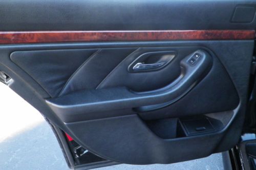 BMW 528i LOCAL TRADE SUNROOF BLACK ON BLACK HEATED LEATHER SEATS NO RESERVE, image 56