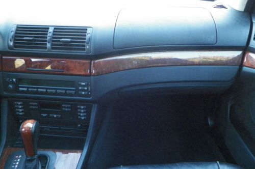 BMW 528i LOCAL TRADE SUNROOF BLACK ON BLACK HEATED LEATHER SEATS NO RESERVE, image 64