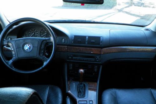 BMW 528i LOCAL TRADE SUNROOF BLACK ON BLACK HEATED LEATHER SEATS NO RESERVE, image 65