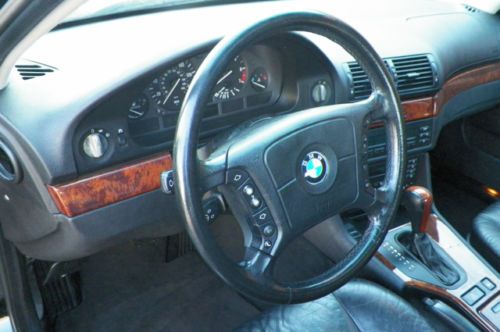 BMW 528i LOCAL TRADE SUNROOF BLACK ON BLACK HEATED LEATHER SEATS NO RESERVE, image 66