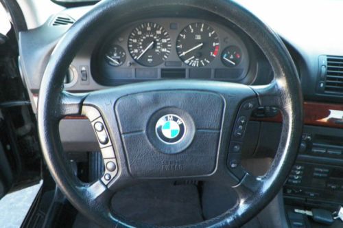 BMW 528i LOCAL TRADE SUNROOF BLACK ON BLACK HEATED LEATHER SEATS NO RESERVE, image 67