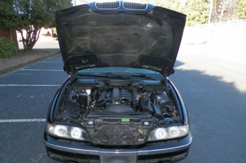 BMW 528i LOCAL TRADE SUNROOF BLACK ON BLACK HEATED LEATHER SEATS NO RESERVE, image 92